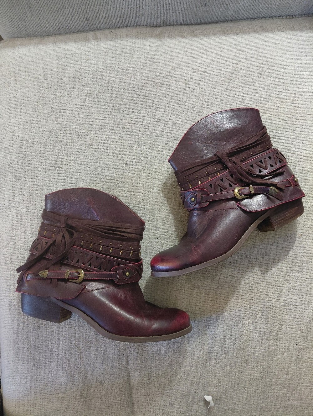 Not Rated Naoni Burgundy Leather Western Booties Size 9.5 Studded Strap Boots